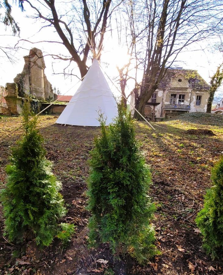 Chateau Moravany - Apartmany, Teepee A Wellness Ronov Nad Doubravou Luaran gambar