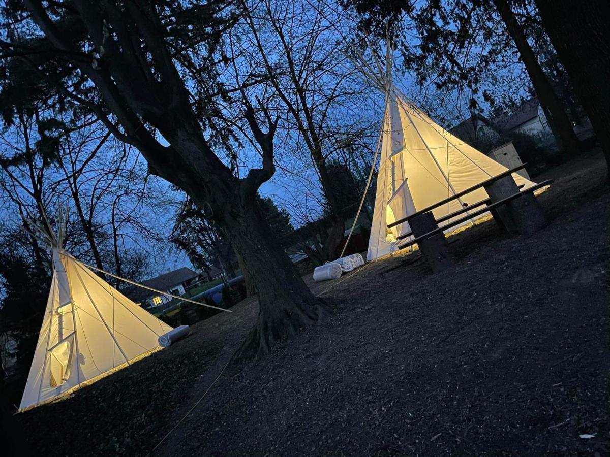 Chateau Moravany - Apartmany, Teepee A Wellness Ronov Nad Doubravou Luaran gambar